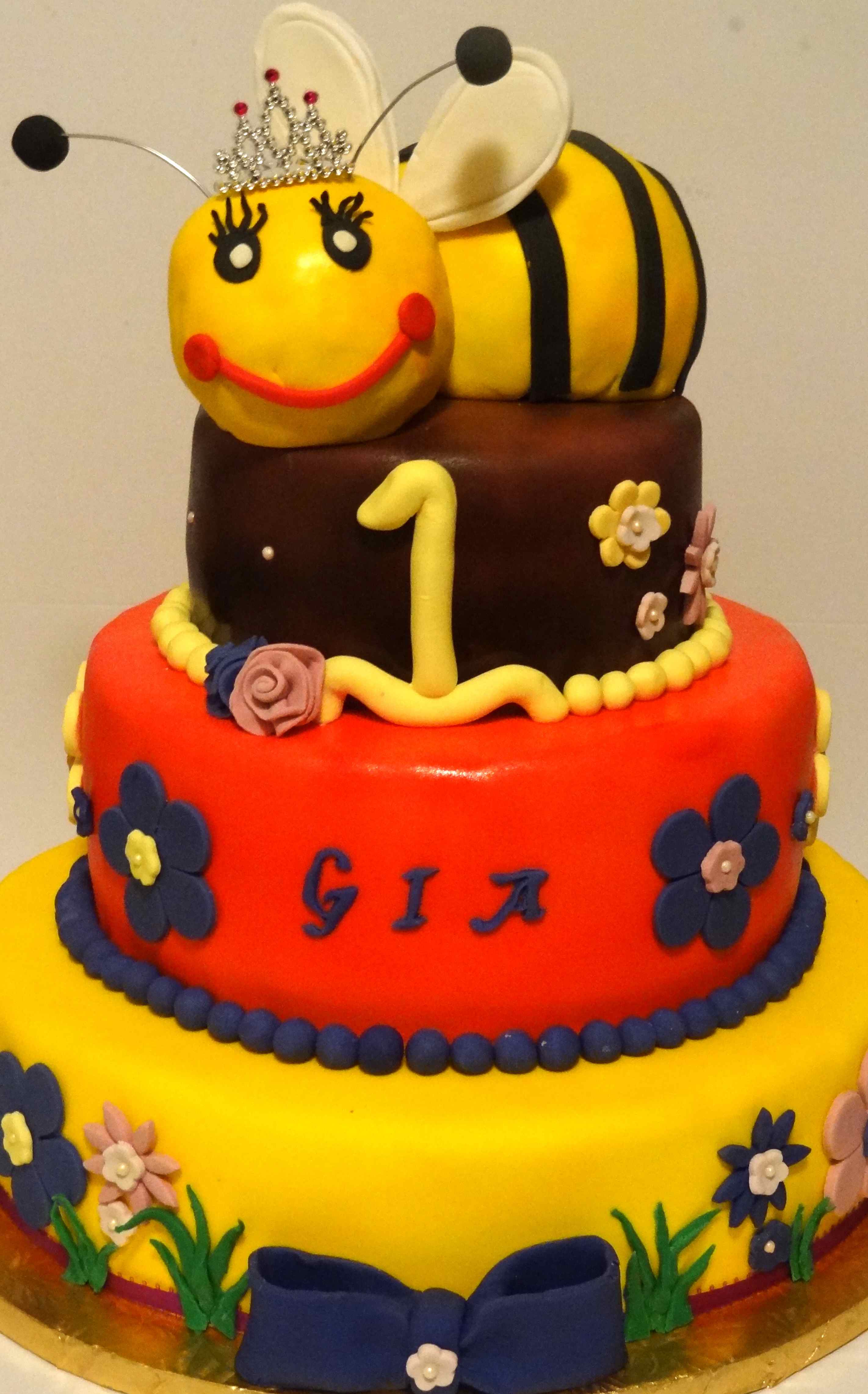Bumble Bee Cakes – Decoration Ideas | Little Birthday Cakes