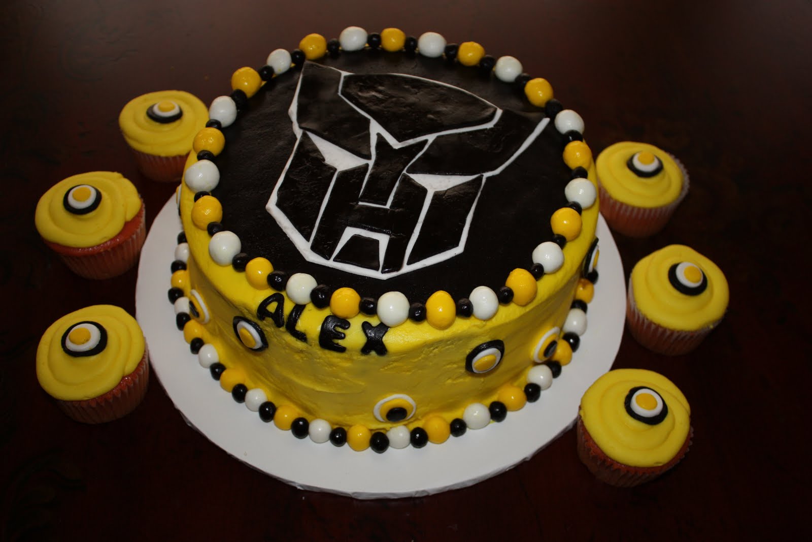 Transformer Cakes - Decoration Ideas | Little Birthday Cakes
