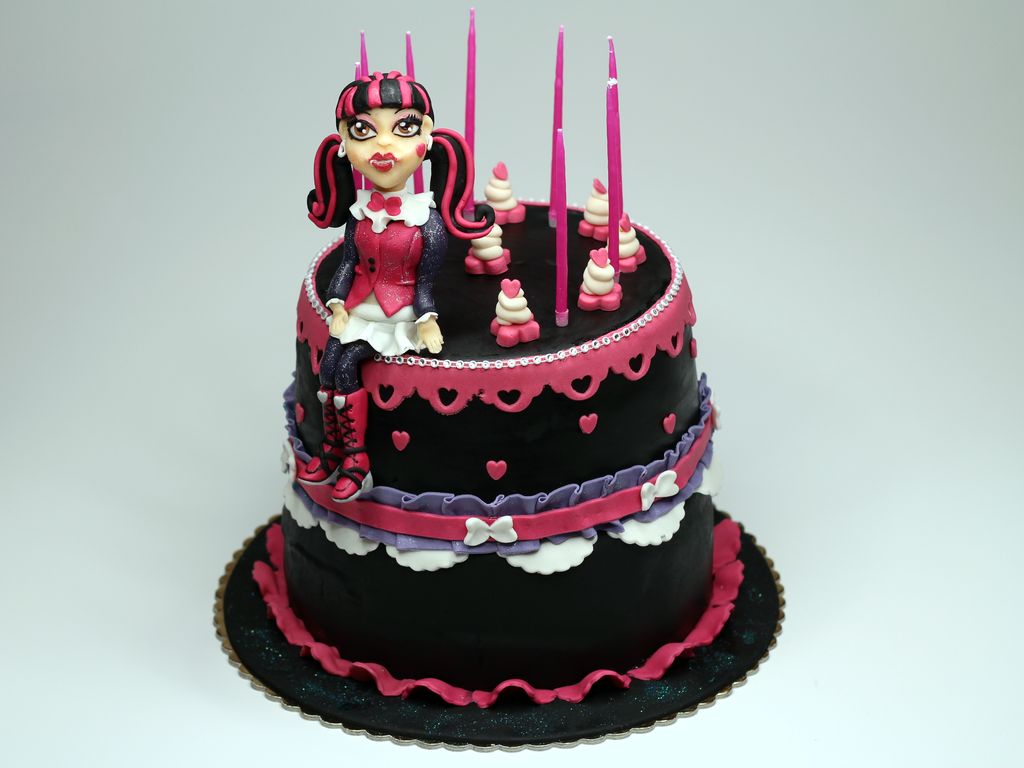 Images of Monster High Cakes