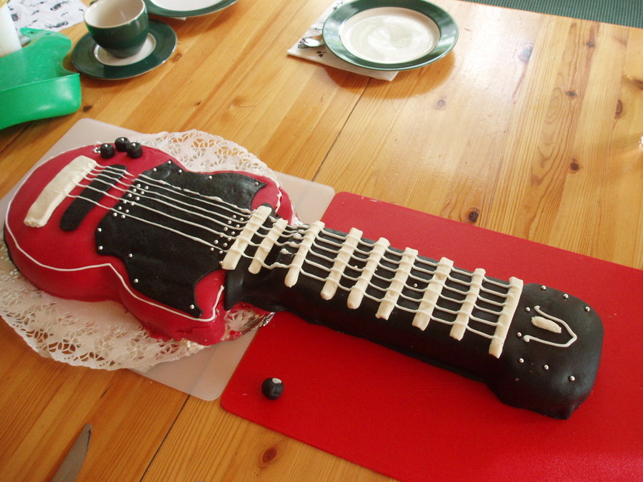 Photos of Guitar Cake