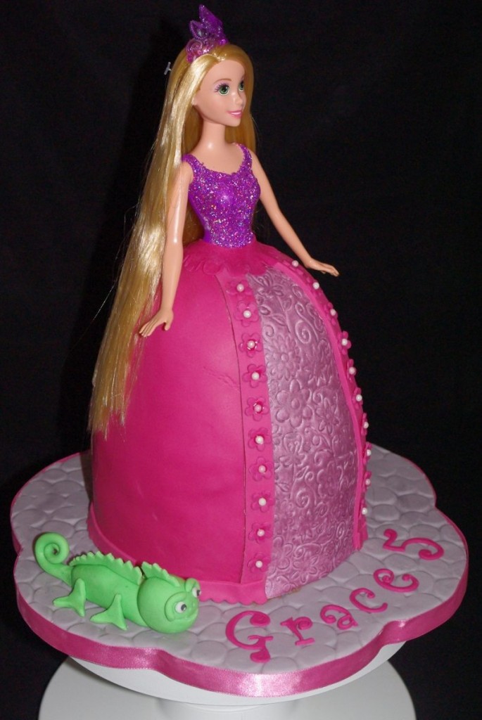 Tangled Rapunzel Cake