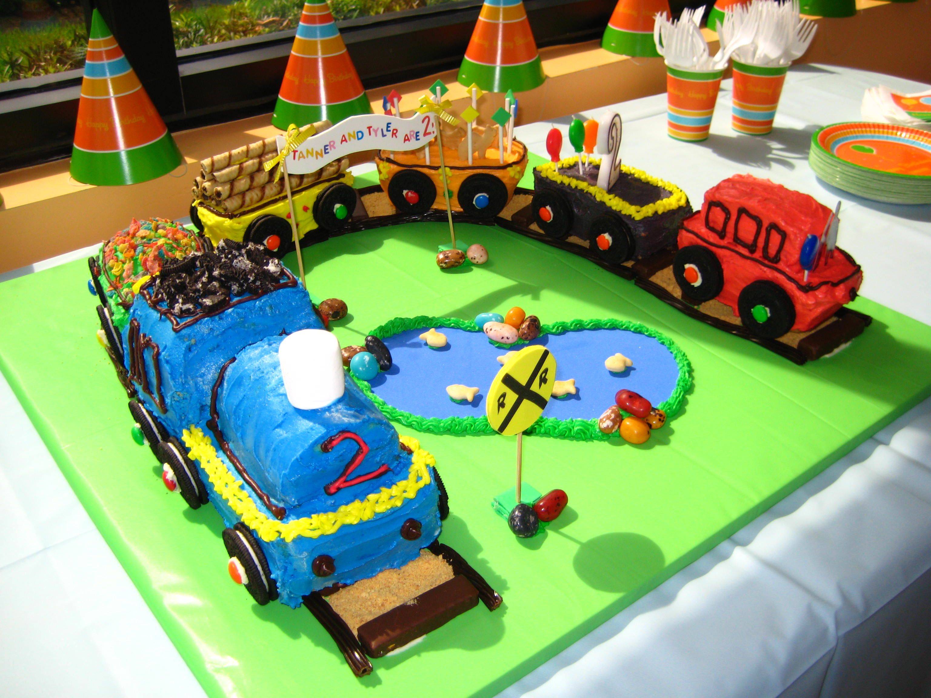 Train Cakes – Decoration Ideas | Little Birthday Cakes