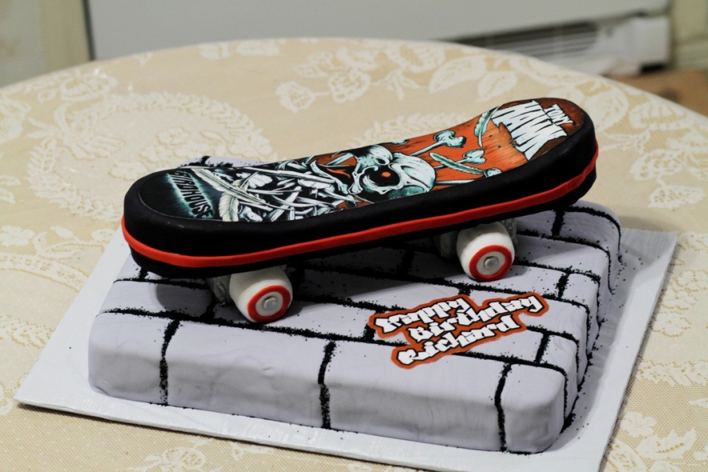 Pictures of Skateboard Cakes
