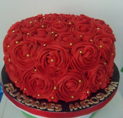 red roses big cake